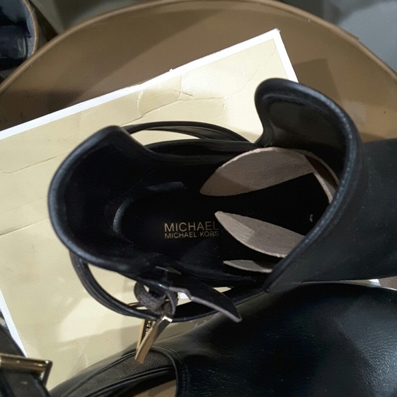 Michael kores Britton  bootie - Picture 6 of 9